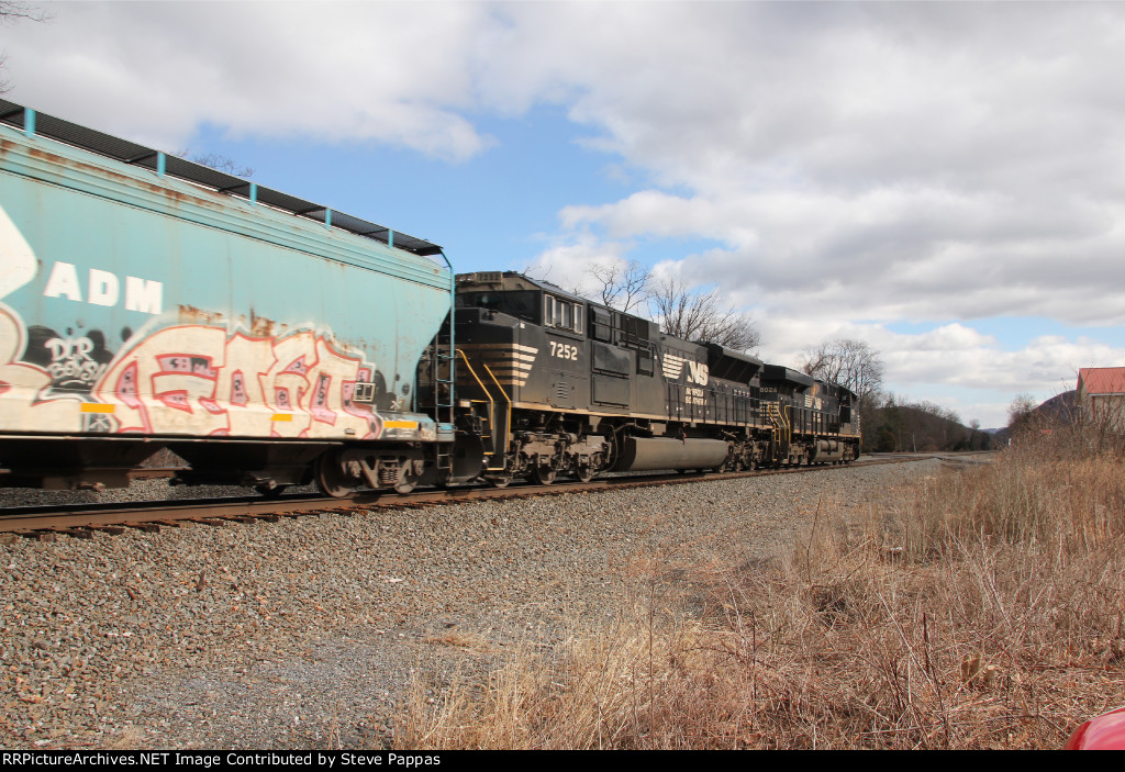 NS 8024 leads train 64K